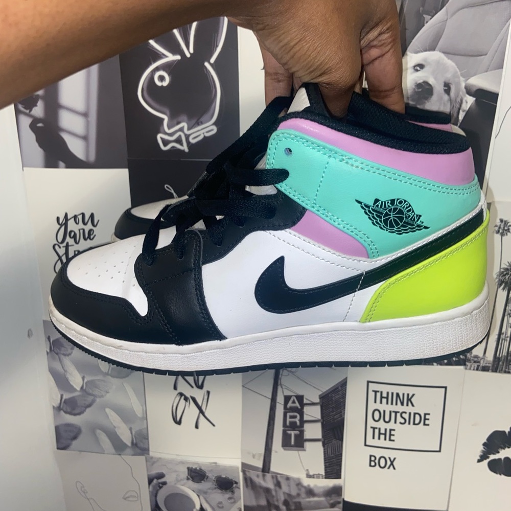 Pastel Jordan 1s Mid